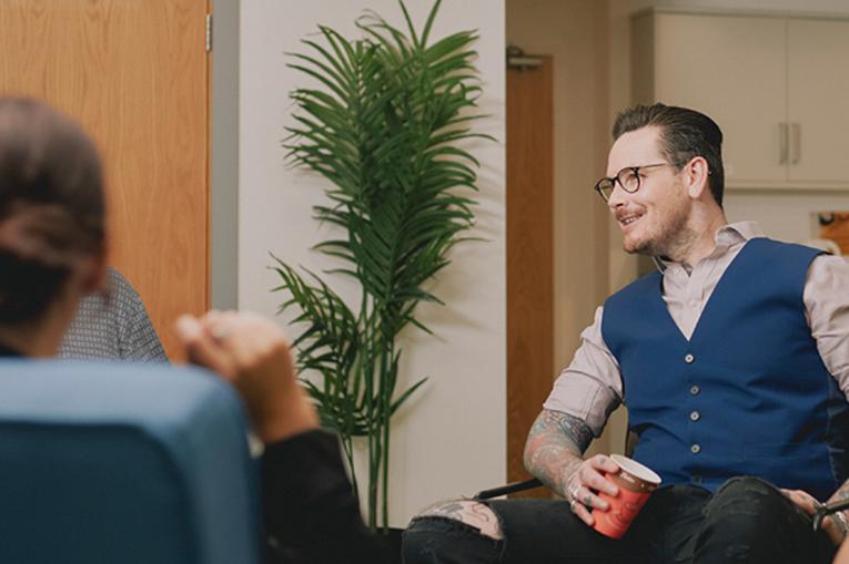 Two people talking in a service setting